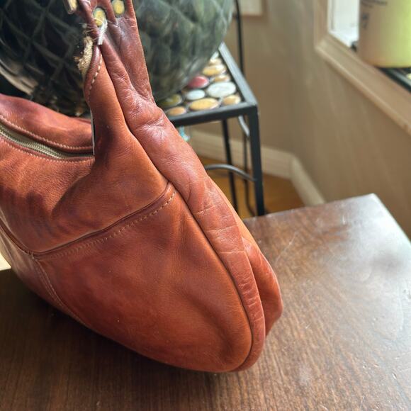 Vintage 70’s Carried Away Caramel Brown Leather hand shoulder bag - Picture 9 of 16